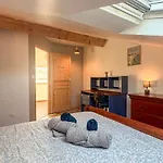 Prázdninový dům Maison 4 Ch Avec Cheminee, Billard Et Jardin Saint-Evroult-Notre-Dame-du-Bois