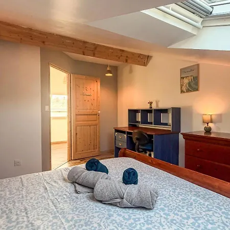 Prázdninový dům Maison 4 Ch Avec Cheminee, Billard Et Jardin Saint-Evroult-Notre-Dame-du-Bois